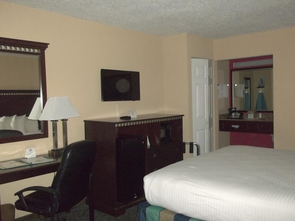 Days Inn By Wyndham Fort Lauderdale Airport Cruise Port Экстерьер фото