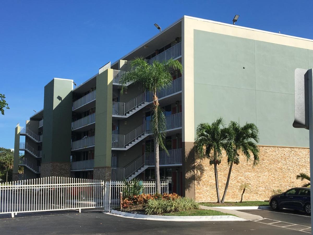 Days Inn By Wyndham Fort Lauderdale Airport Cruise Port Экстерьер фото